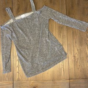 Venus heather grey cold shoulder top.size US size XS *stock photo included